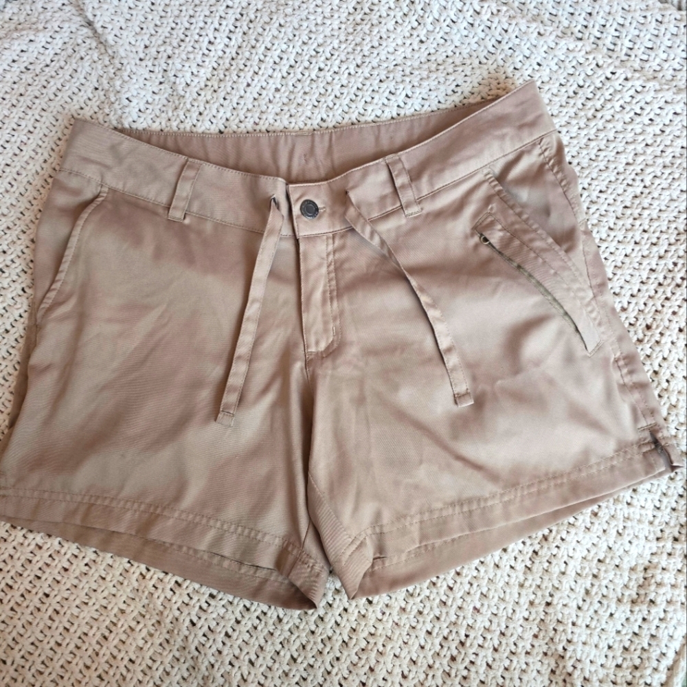 Magellon Outdoors | Medium | Khaki Outdoor Shorts